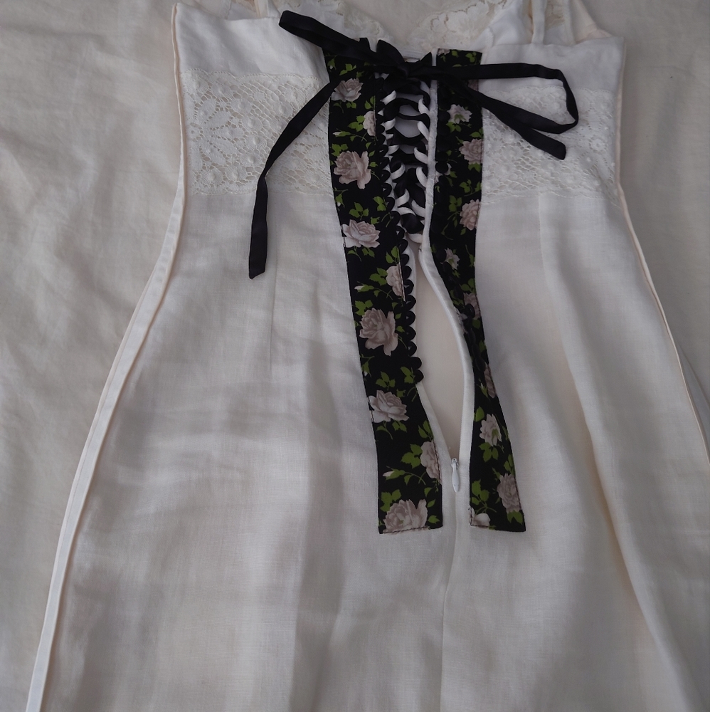 SOLD Stunning White Linen Dolce & Gabbana Lace Panel Mini Corset Dress Runway - Picture 5 of 16